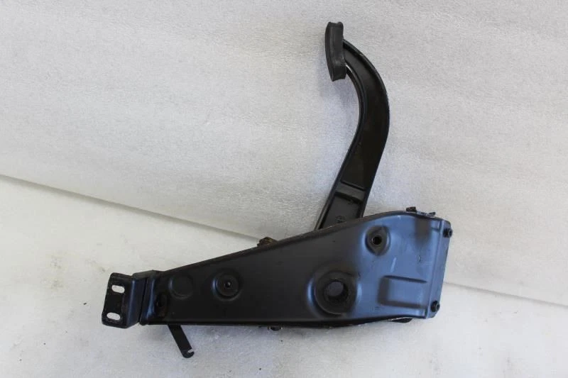 1981 1982 1983 1984 1985 MERCEDES 300SD W126 PEDAL FRENO ESTACIONAMIENTO 1264270601 Foto 2 de 4