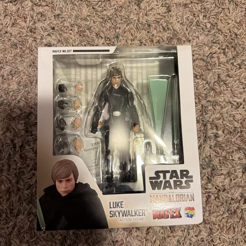 MEDI COM TOY MAFEX LUKE SKYWALKER STAR WARS THE MANDALORIAN (DISPLAYED)