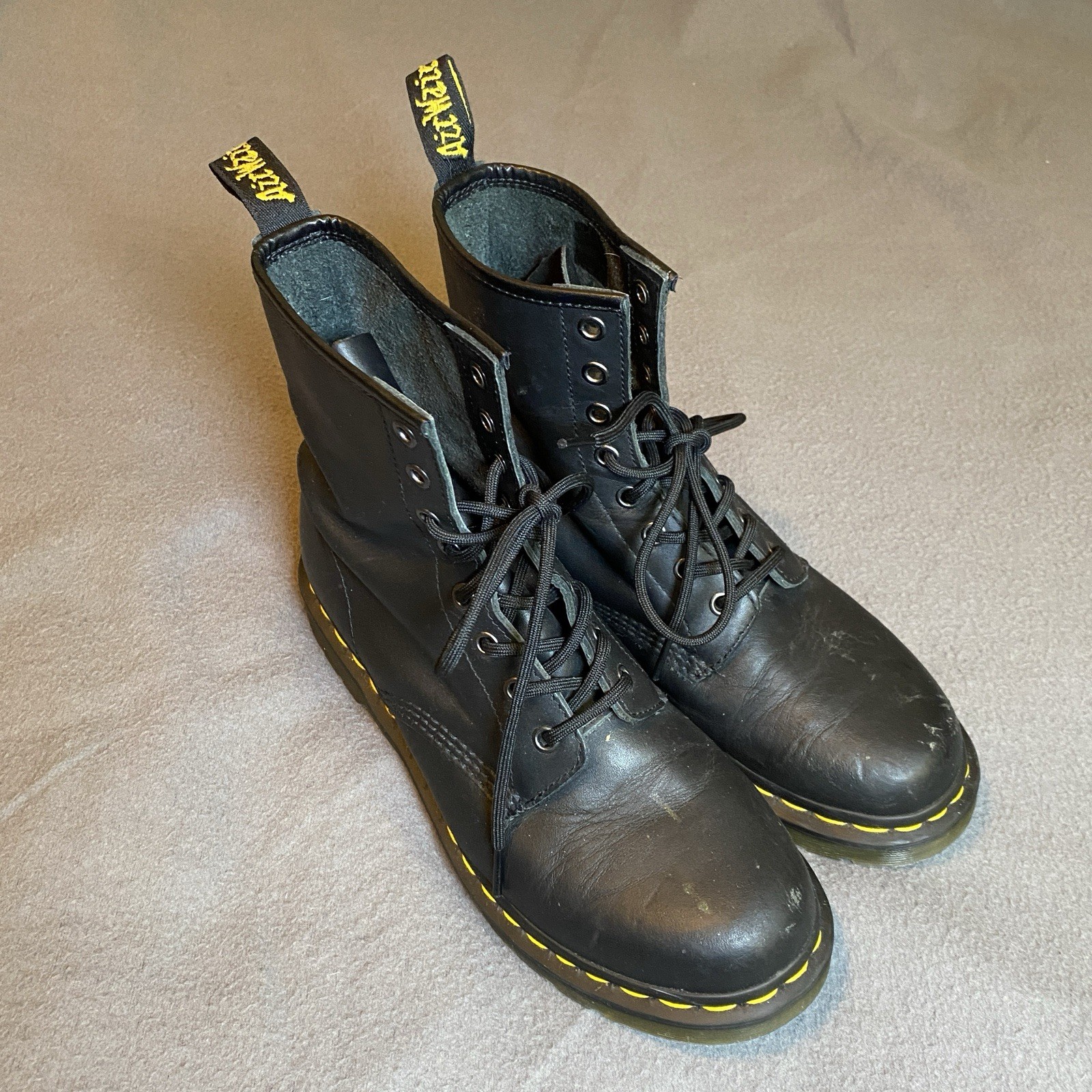 Dr Martens Docs Combat Boots Womens Sz 9 Black Leather Original Airwair 11821 thumbnail 2