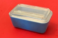 Excellent Pyrex Primary Blue 0502 Med. Refrigerator Dish + Older Lid  1-1/2 pts