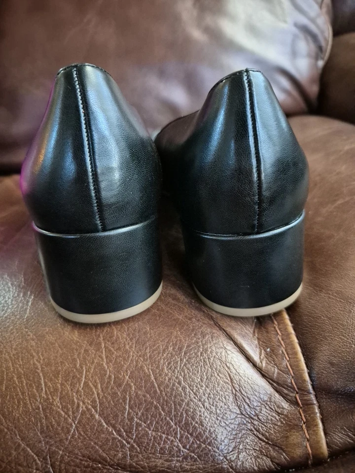 Liz Claiborne Faris Black Block Heel Pumps  Womens Size 9.5 Memory Foam NWT - Image 3 of 4