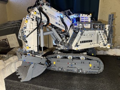 LEGO Technic Liebherr R 9800 Excavator Awesome Machine Amazing Detail Lights Up