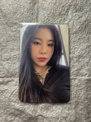 MAMAMOO Wheein 'REDD' Album Photocard | eBay