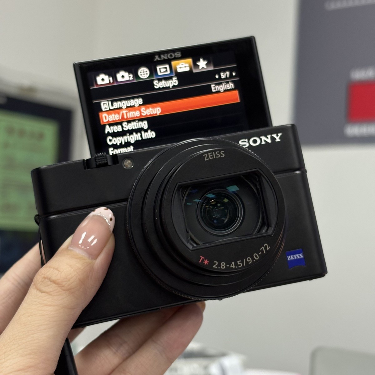 Sony Cyber Shot RX100 VI RX100M6 20.1MP 4K Video Compact Digital