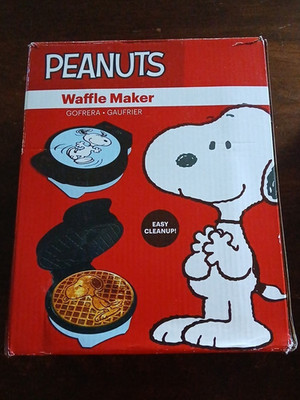 Snoopy Waffle Maker by Uncanny Brands, Made 2021