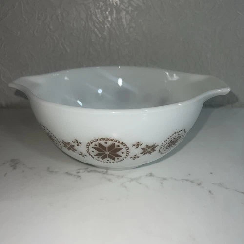 VTG Pyrex 442 Town & Country Cinderella Nesting Bowl (Stamp Line) - 1 1/2 QT