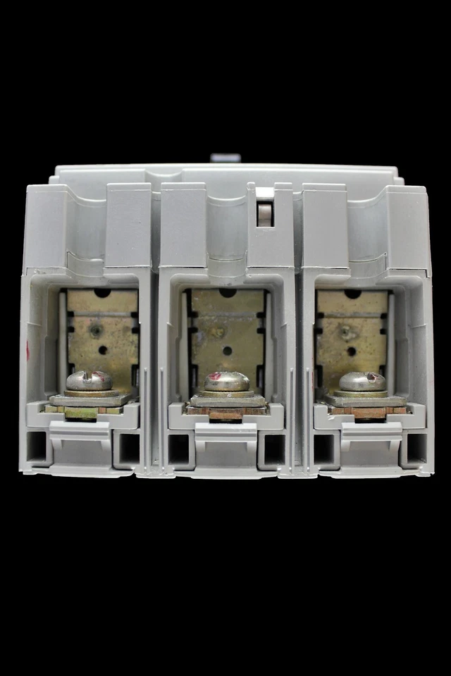 MERLIN GERIN 40 AMP 25kA TRIPLE POLE MCCB NS100N TM40D - Image 4 of 4