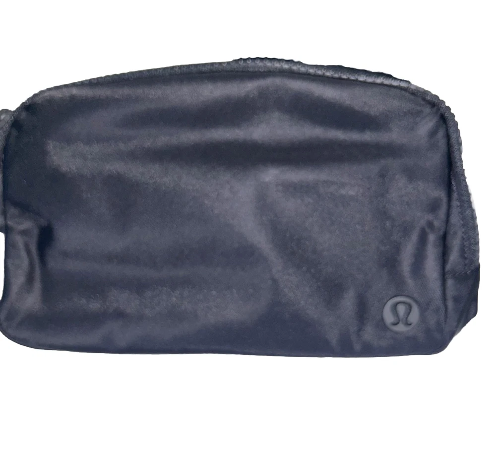 Lululemon Everywhere Belt Bag 1L with 55.5in Strap All Black NWT Authentic