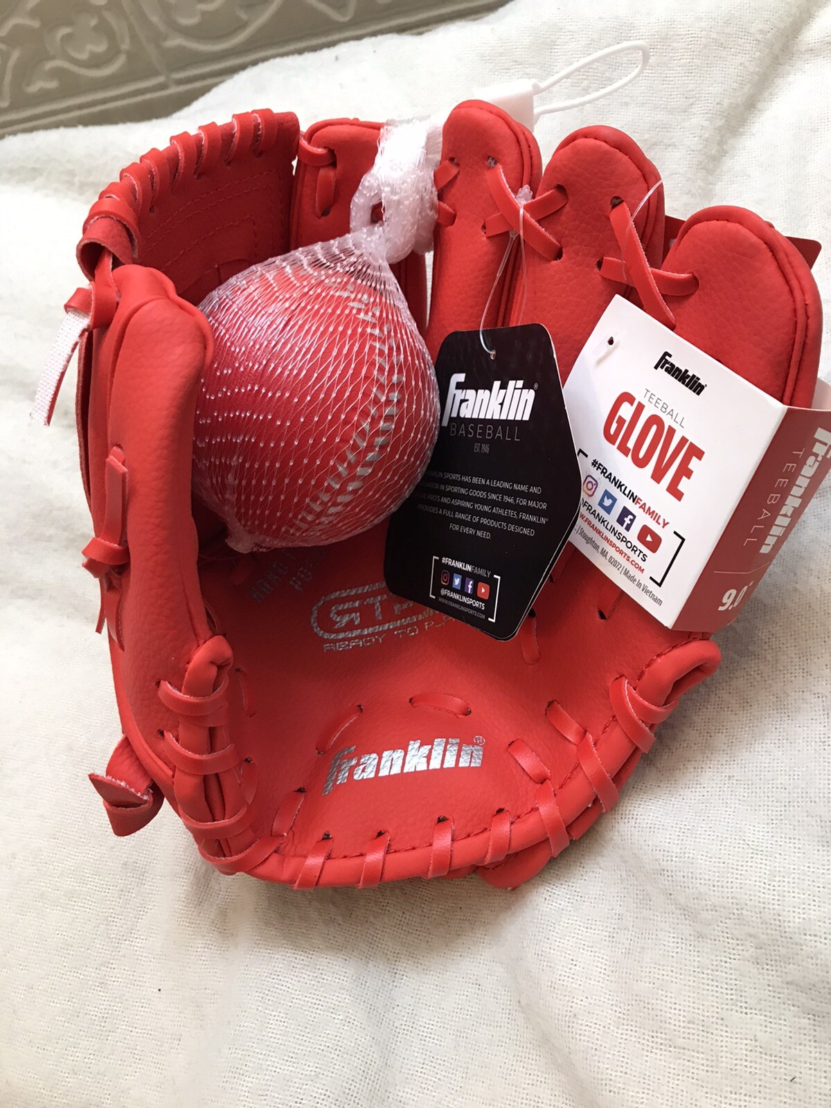 Franklin 22734-9” Red Youth Baseball T-ball Glove And Ball Right