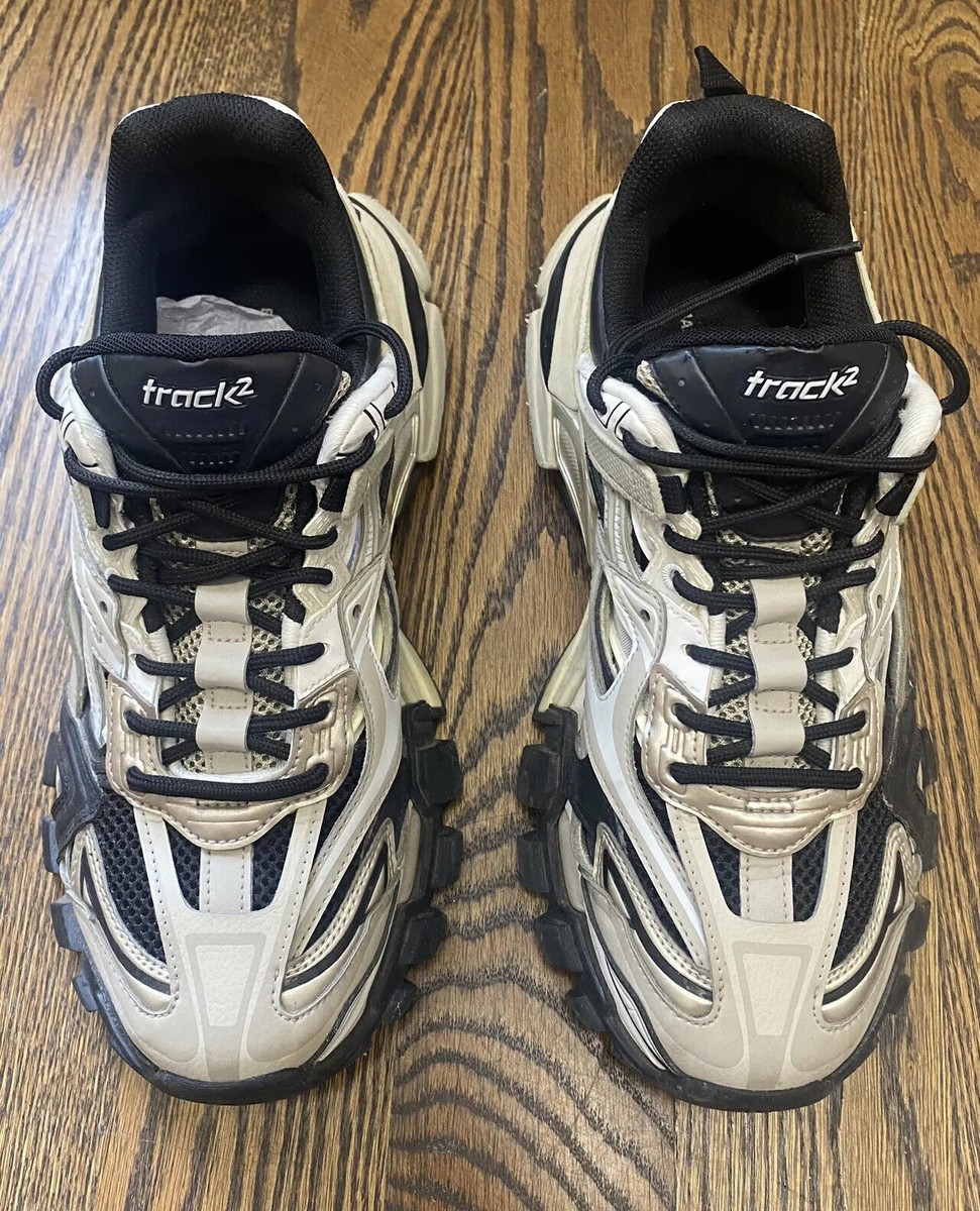 Pre- owned BALENCIAGA Track2 Sneakers. Sz 41. Beige/black Pre- owned BALENCIAGA Track2 Sneakers. Sz 41. Beige/black