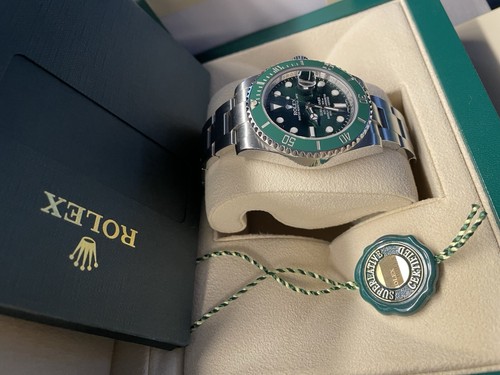 Rolex Submariner date 116610LV Hulk Discountinued 08/2020 Mint condition