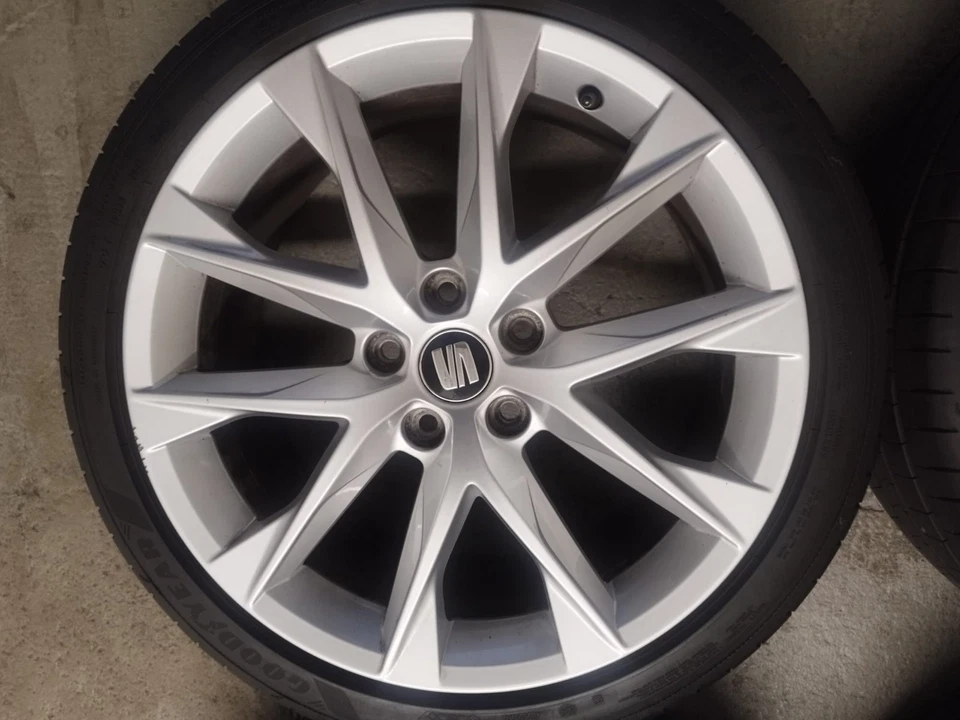 SEAT Leon FR Alufelgen Mit Sommerreifen 225/40 R18 92Y Goodyear - Bild 2 von 4