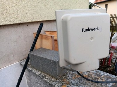 LTE 800 MIMO Antenne mit exklusiver Halterung