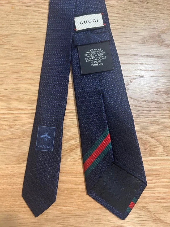 Gucci Nueva Corbata Sin Usar Azul Marino Color Sólido 100% Seda Hecha en Italia Línea Jerez Foto 3 de 4