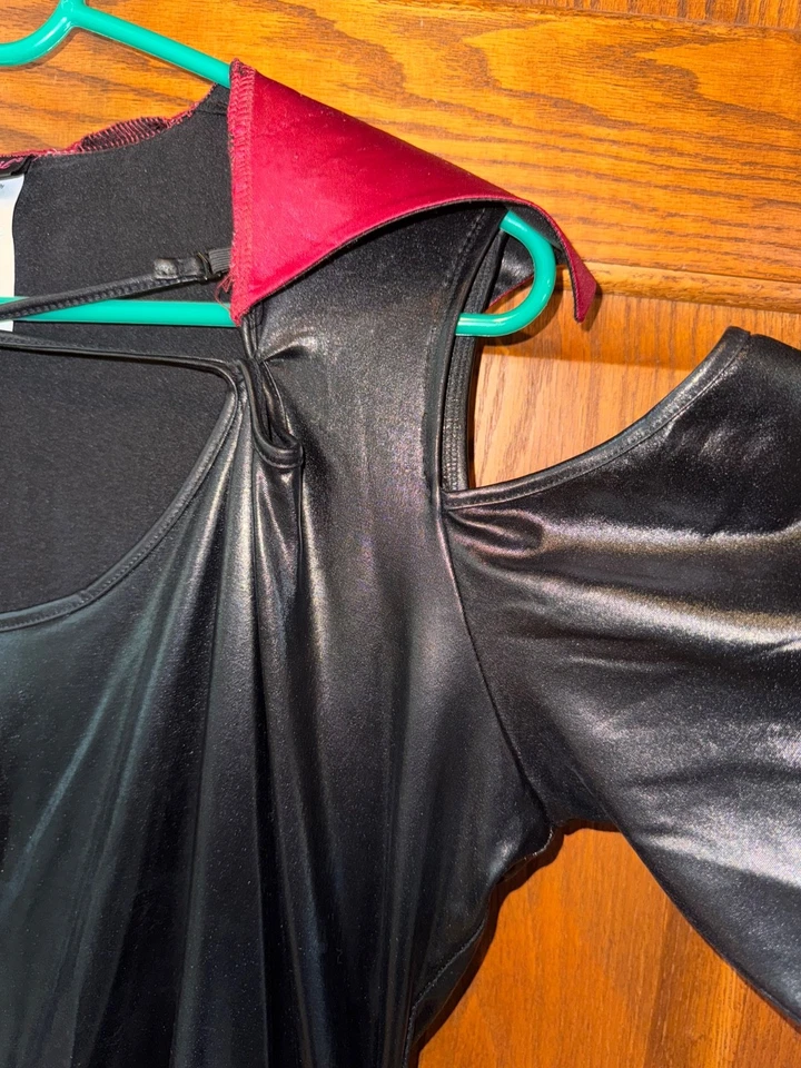 Princesa de las Tinieblas Talla 2X Disfraz de Vampiro Pantalones de Una Pieza, Capa Adjunta Vinilo Foto 2 de 4