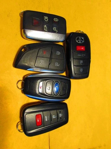 LOT OF 5 GM,TOYOTA KEYLESS ENTRY REMOTE FOB - product listing photo
