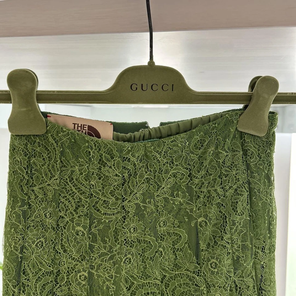 FALDA LARGA PLISADA ENCAJE COLABORACIÓN GUCCI THE NORTH FACE X BUENA USADA Foto 3 de 4