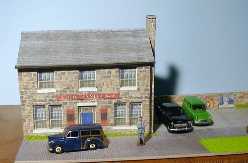 Gerberei Kneipengebäude im Maßstab TT:120 auf gepflastertem Sockel. Fertig. - Bild 1 von 5