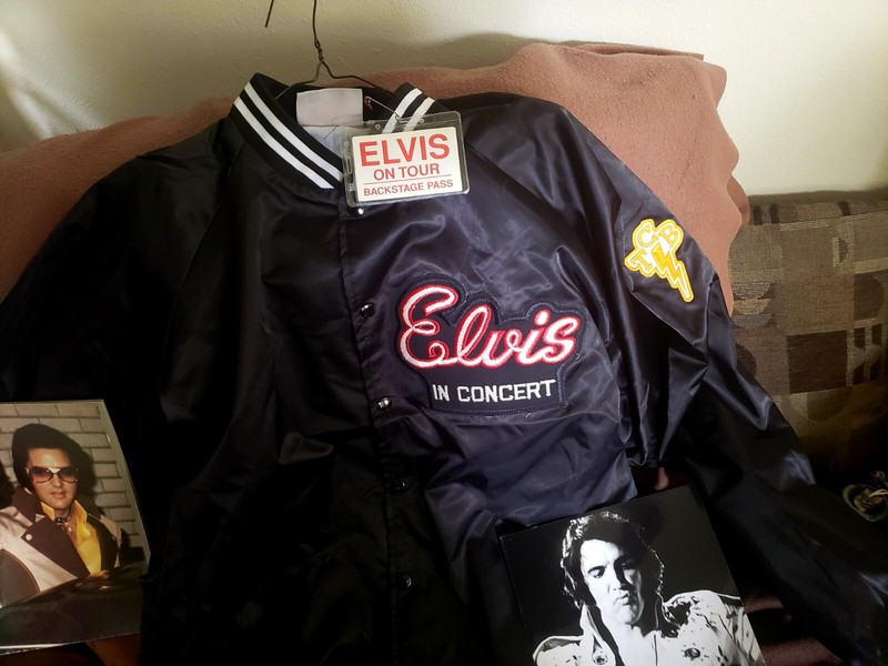 ELVIS  PRESLEY in  CONCERT  JACKET  XL   W  Concert PICS  1977