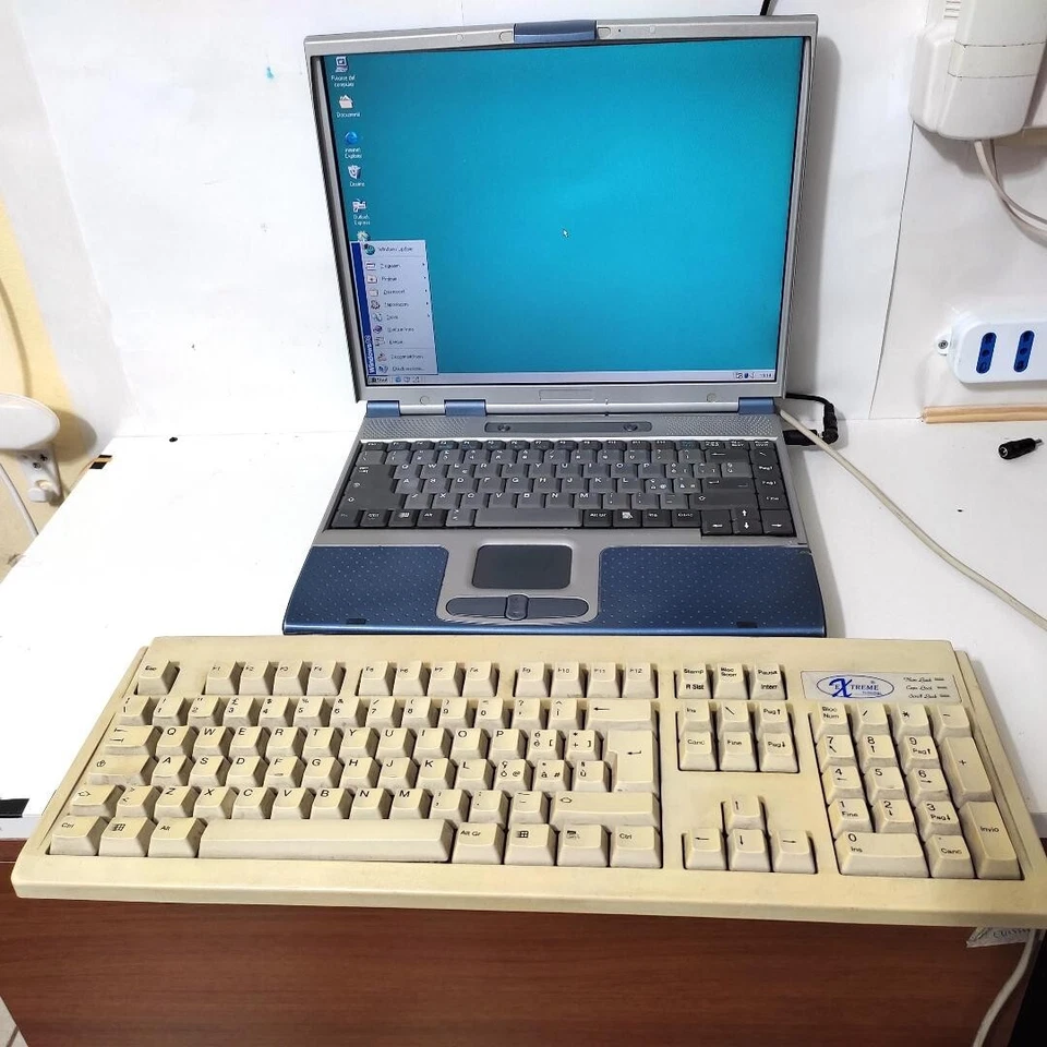 Portatile PC Computer Windows 98 Porta Seriale Incorporata floppy Tastiera 21050 - Immagine 3 di 4