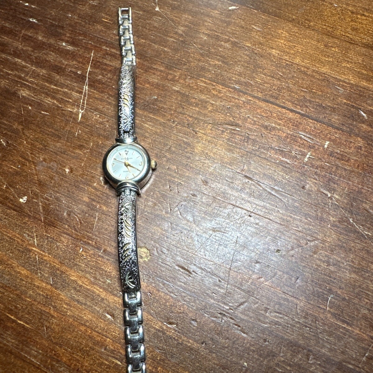 L.A. Express Gold Tone Bracelet Watch ~ Vintage New Battery  display picture 1