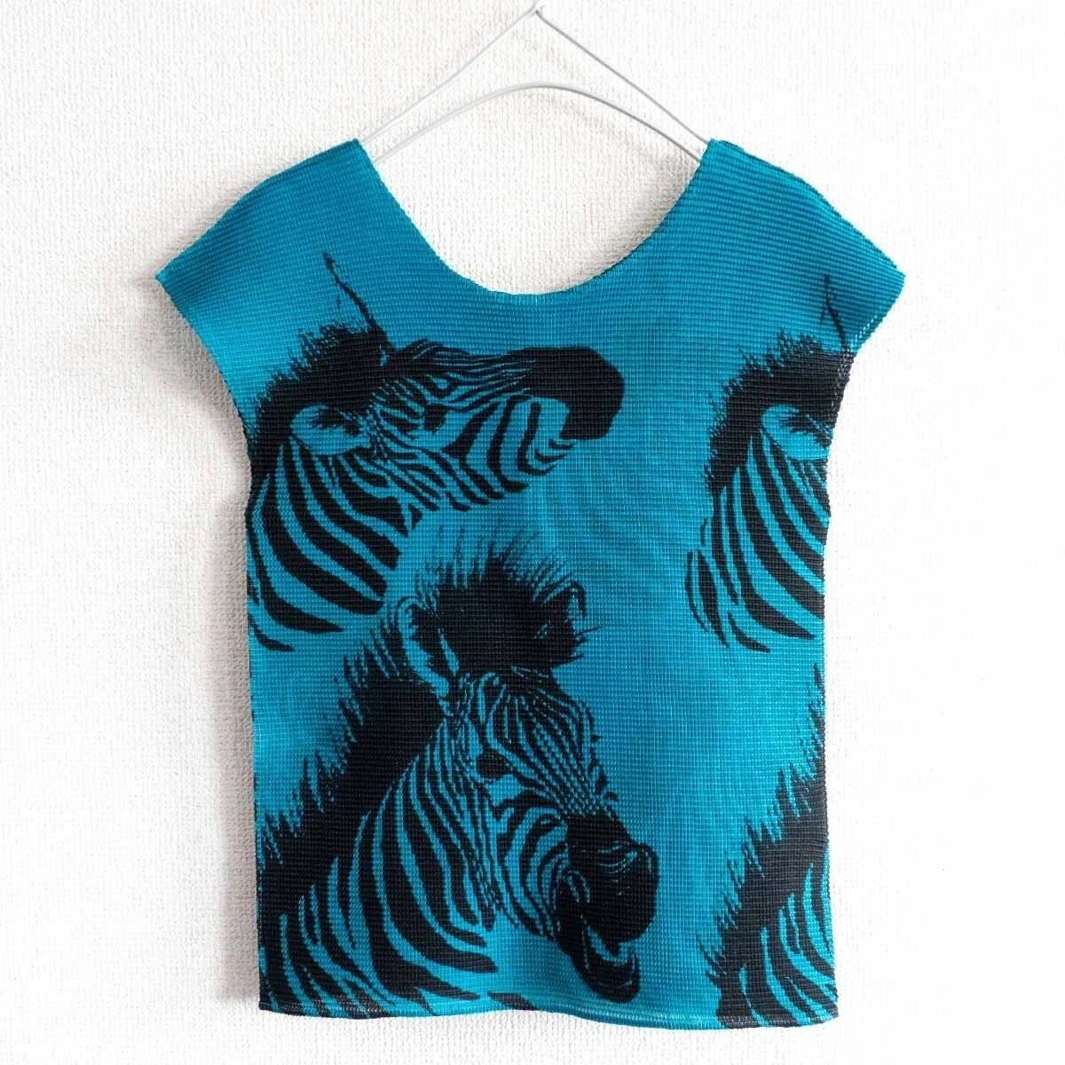 me ISSEY MIYAKE [Cut and sew] Zebra Animal Tops me Issey Miyake