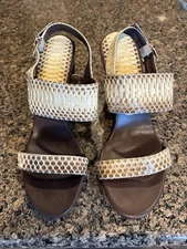 Gorgeous Stuart Weitzman Snakeskin Heels Size 9 Leather