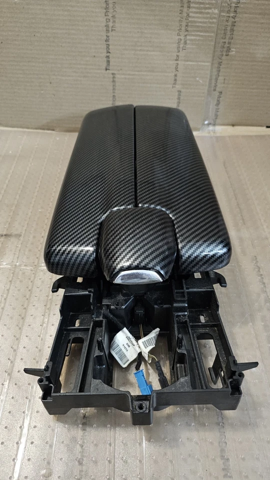 Mercedes-Benz E350 E 2010-2013 consola central reposabrazos tapa negro fibra de carbono Foto 3 de 4