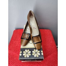 1960s Florsheim Brown Leather Pumps Black Buckle Detail Size 9.5A
