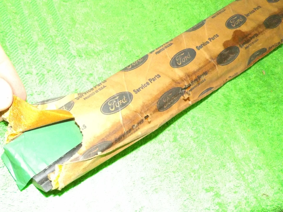 Ford Mustang 1979 1980 1981 nuevo puerta izquierda exterior moldura inferior negro Foto 2 de 4