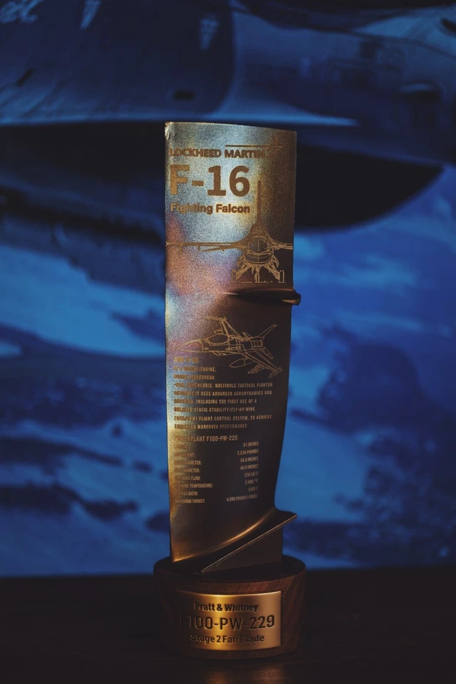 Lâmina de motor de titânio F16, arte de jato Falcon de combate, decoração de aviação da USAF - Imagem 4 de 4