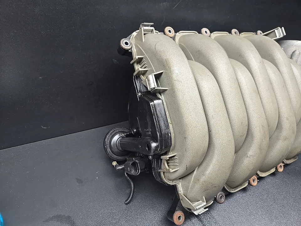 2009-2012 奥迪 S5 (B8 8T) 4.2L 发动机 UPPER INTAKE MANIFOLD ASSEMBLY — 第 2/4 张图片