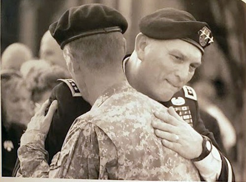 My Share of the Task: A Memoir General Stanley McChrystal HB/DJ 1st ed FINE/FINE - Imagen 6 de 6
