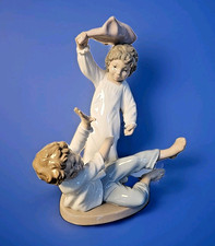 VTG 1981  Pillow Fight   Retired NAO Lladro  #0281 Children Porcelain Figurine
