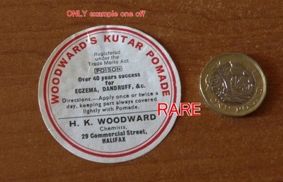 EX SELTENER ANTIKER TOPFDECKEL ROTES PAPIERETIKETT WOODWARD`S KUTAR POMADE CHEMIKER HALIFAX