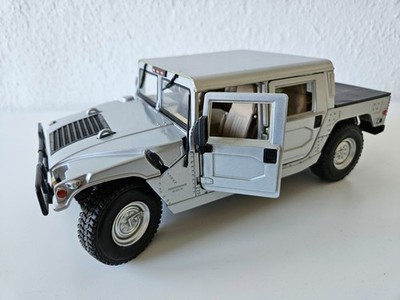 Hummer H2 Geländewagen Modellauto 1/18 Maisto