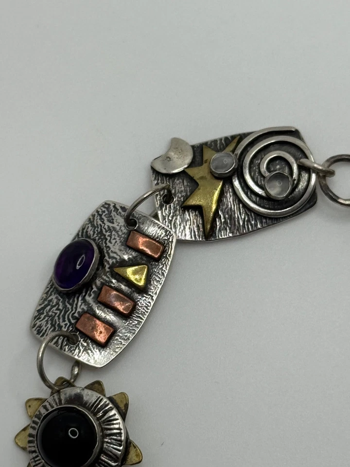 Brazalete artesanal de eslabones geométricos de múltiples piedras preciosas de metal mezclado de plata de ley Foto 3 de 4