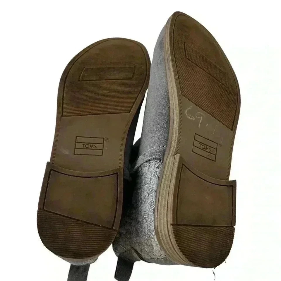 Botín de gamuza TOMS clásico para niñas jóvenes Deia sin cordones acero-gris Foto 4 de 4