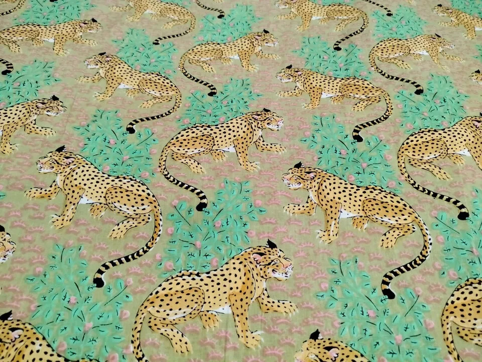 Telas de costura de tela de algodón impresas a mano de tigre beige indio de 25 yardas Foto 4 de 4