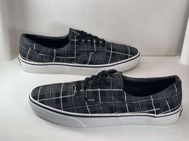 vans u authentic black