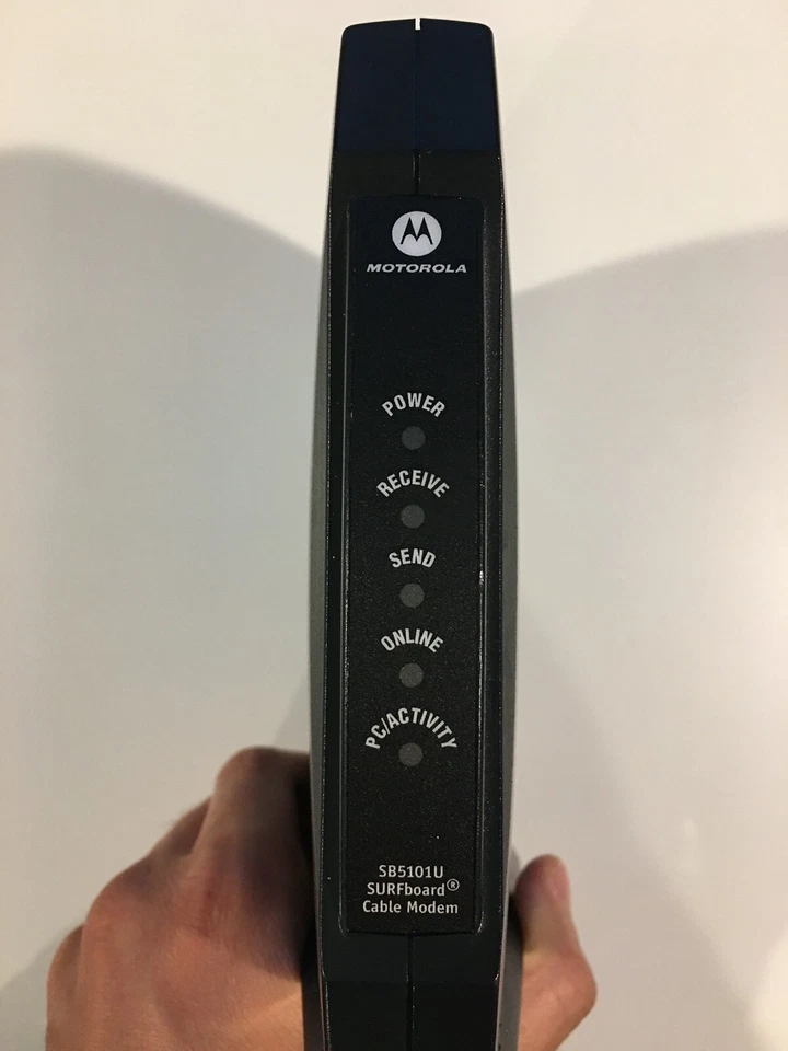 Cable módem Motorola SURFboard SB5101U (567005-005-00) 38,91 Mbps Foto 2 de 4