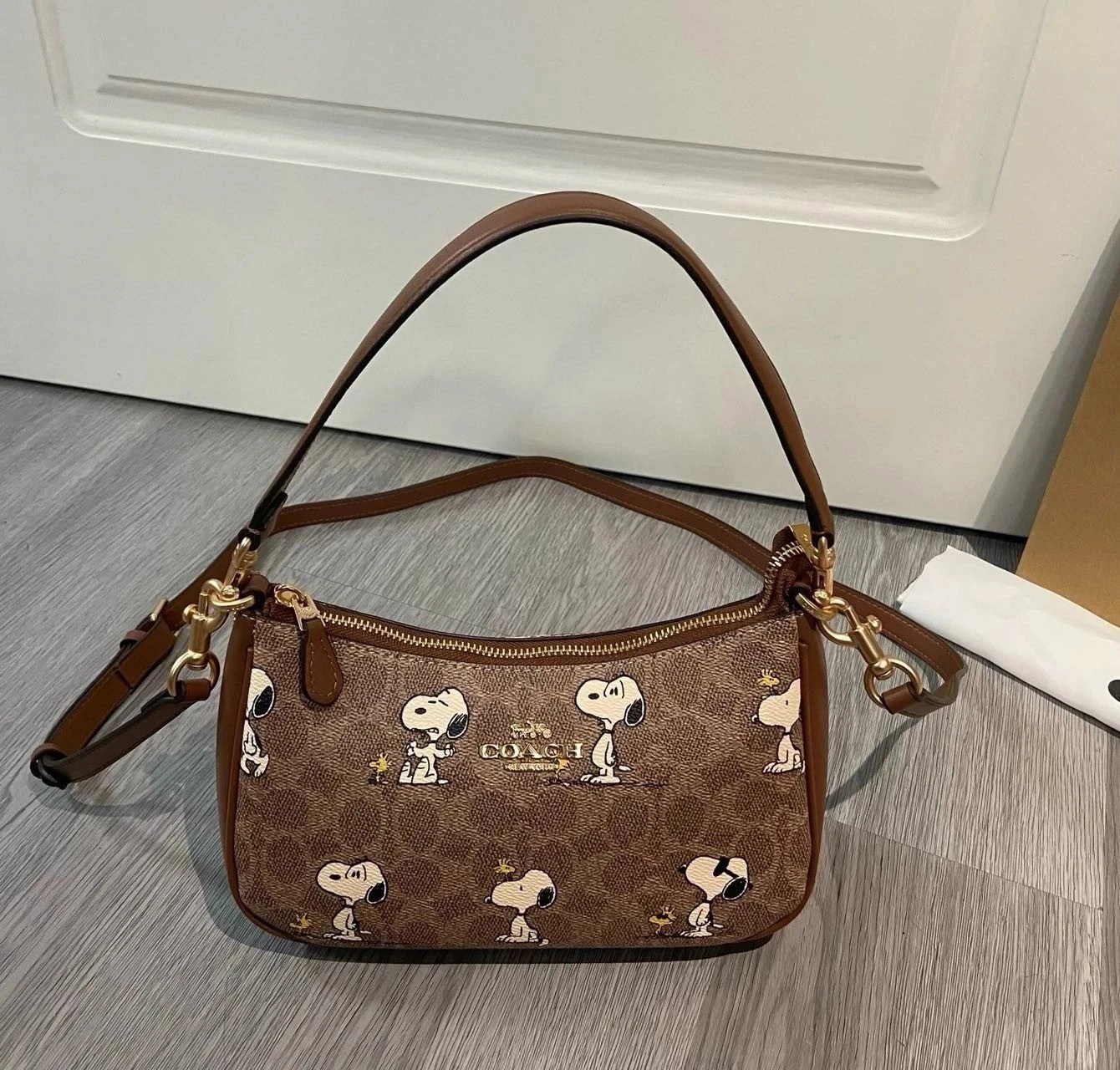 New C.OACH X PEANUTS Teri Shoulder Bag Tan Brown Snoopy Print Signature Canvas