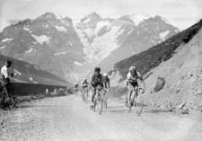 The attack of Galibier Lazarides Robic lead peloton France 1940 Old Photo
