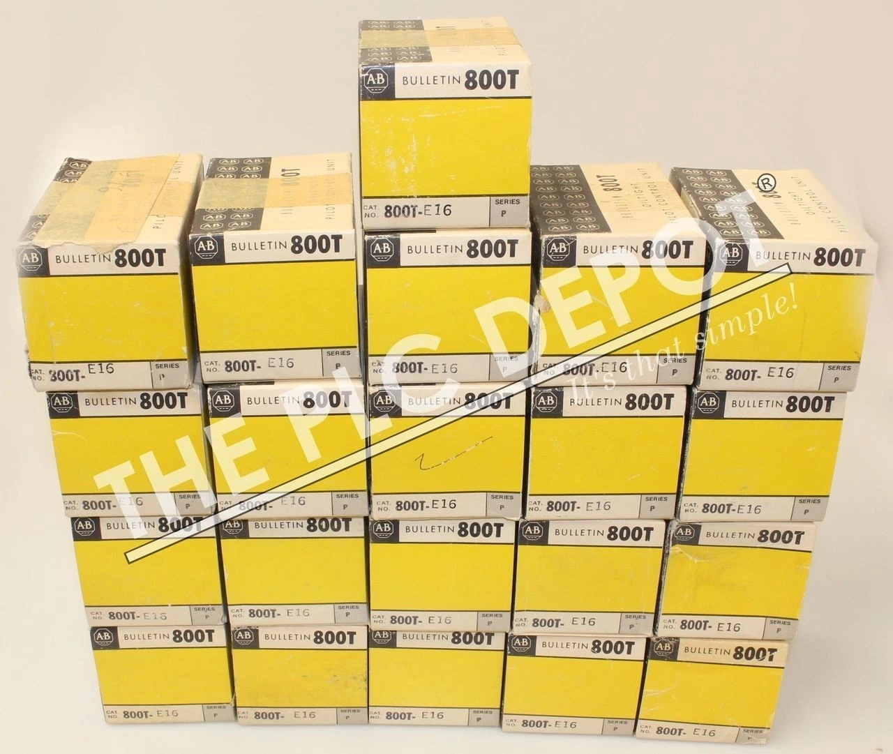 NEW IN BOX ALLEN BRADLEY 800T-E16 Series P 30 mm Cyl Lock Push-Button