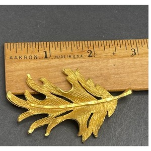 Authentic Vintage Gold Plated Oak Leaf Textured Brooch Pin 2.76" Signed AN Fall Jewelry