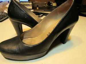 unisa black pumps