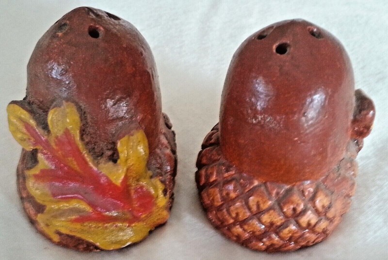Vintage Ceramic Salt & Pepper Shakers shaped like Acorns – fall motif