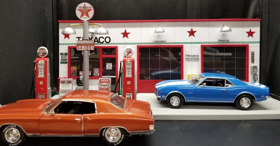 TEXACO POSTO DE GASOLINA DIANTEIRO COM 2 BOMBAS ILHA DIORAMA, 1:18, FEITO À MÃO, NOVO - Imagem 2 de 4