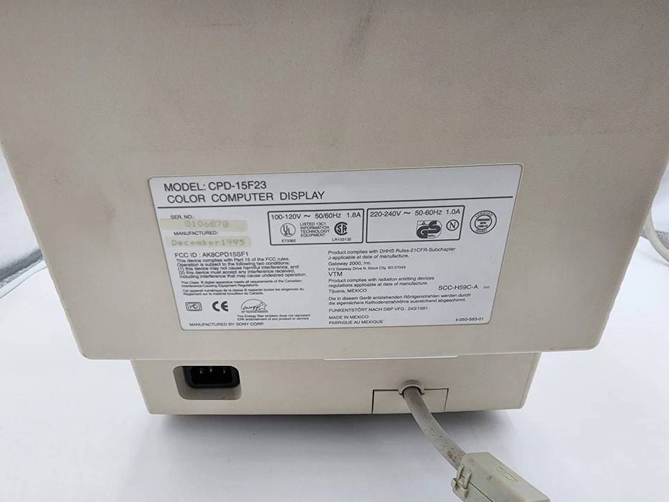 Monitor CRT Gateway 2000 Sony Vivitron 15" Foto 2 de 2