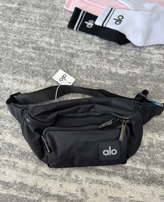 Authentic Alo Yoga 2025 Explorer Belt Bag Black – Waist Crossbody